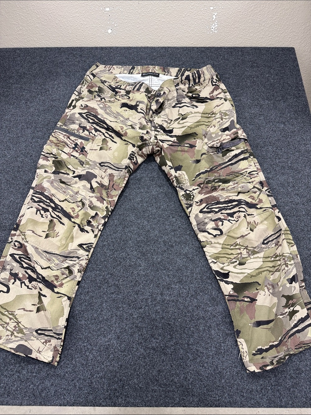 Under Armour Men's Camo Cargo Pants in Tan & Olive
